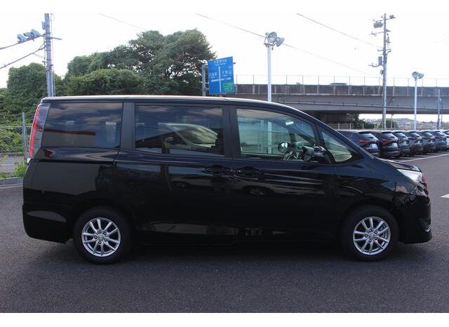
								TOYOTA NOAH X 2020 full									