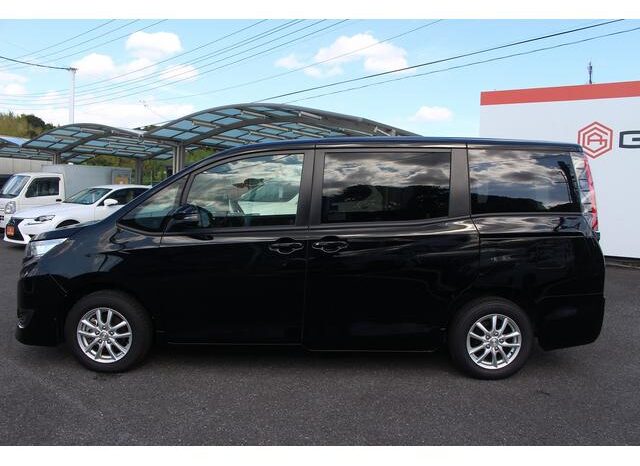 
								TOYOTA NOAH X 2020 full									