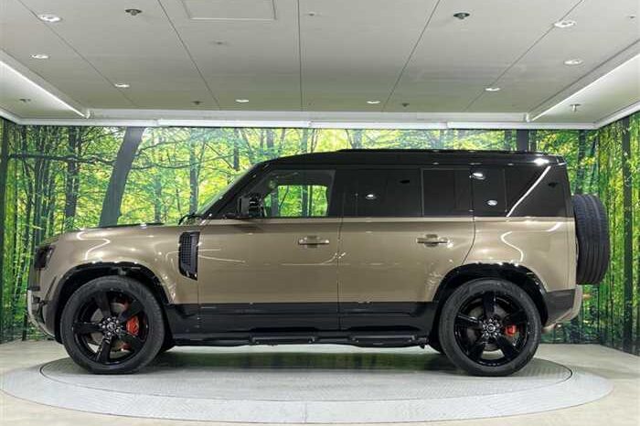 
								Land Rover Defender 2023 full									